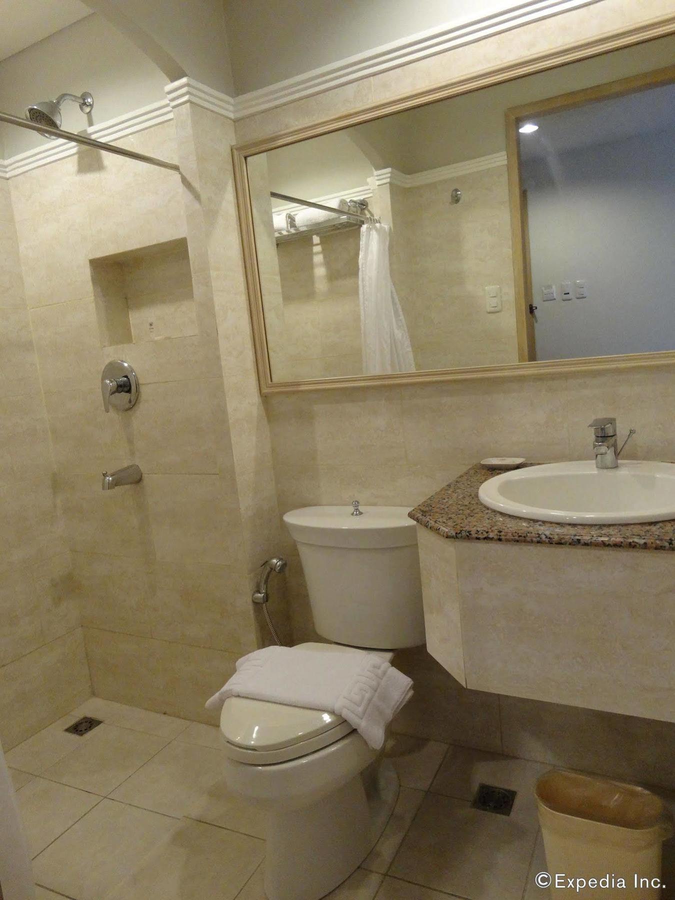 Hotel Emilia Davao City Buitenkant foto