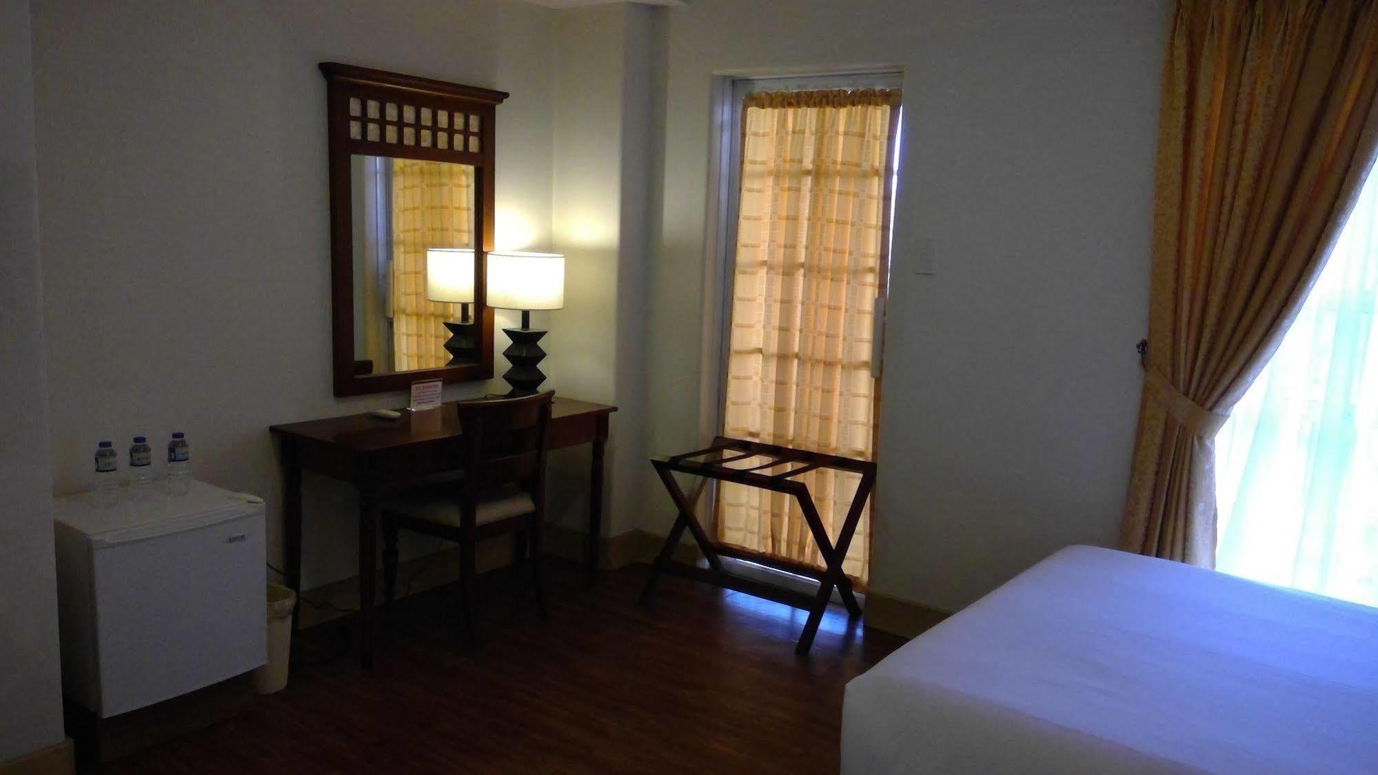 Hotel Emilia Davao City Buitenkant foto
