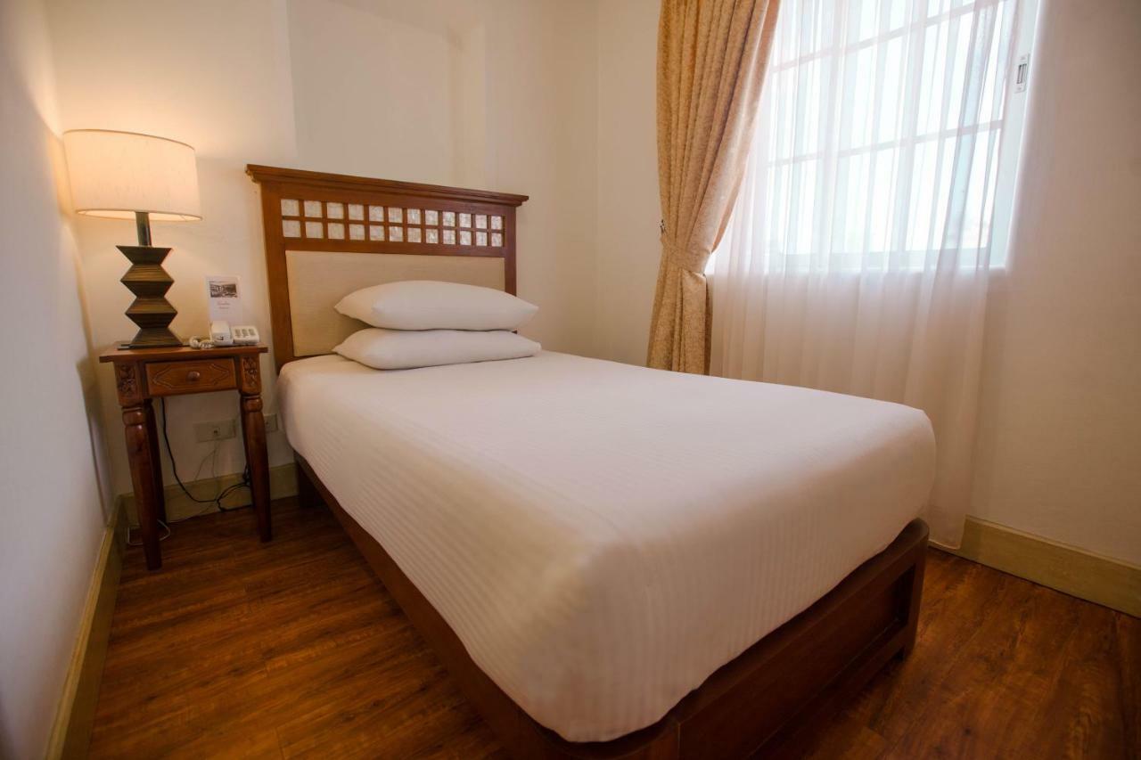 Hotel Emilia Davao City Buitenkant foto